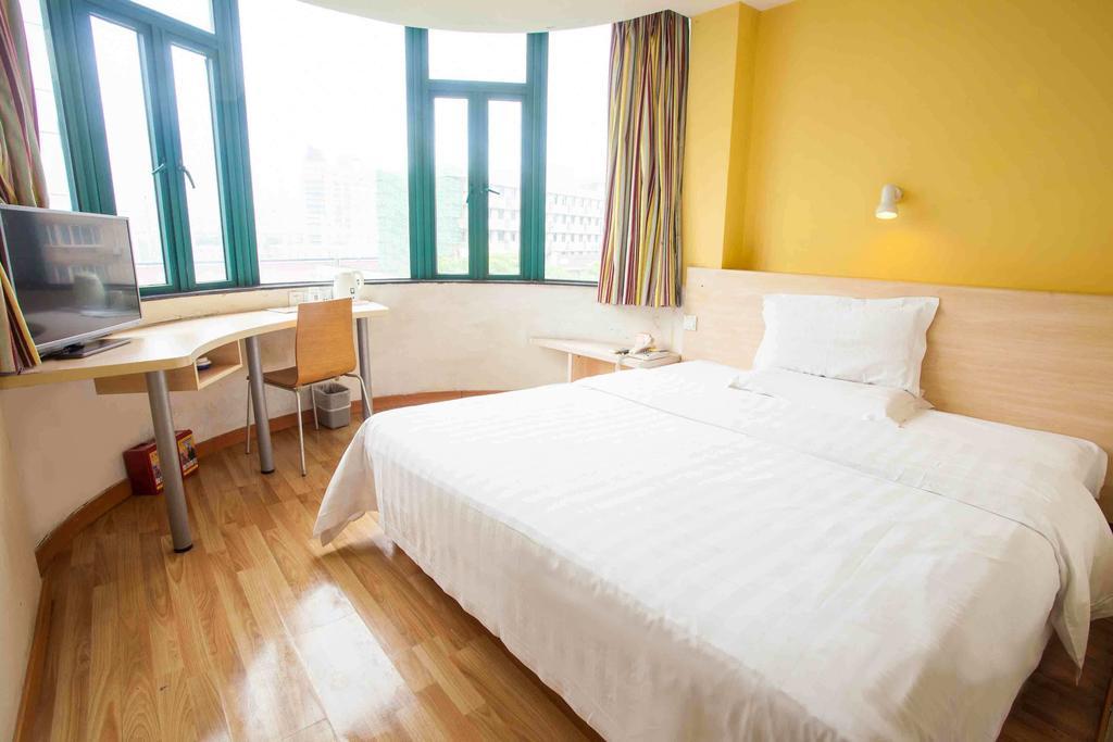 7Days Inn Foshan Qiandeng Lake Nangui Road Subway Station Rom bilde